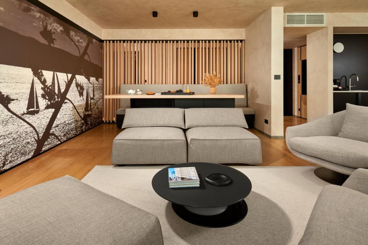 Hotel Ambasador Split Ngoại thất bức ảnh A suite at the Mandarin Oriental Munich